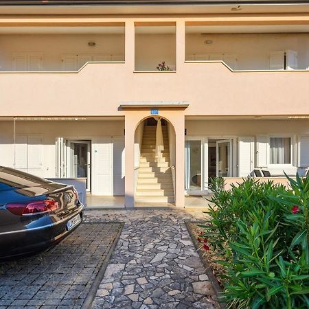 Lucrezia House With Apartments Lovrecica  Bagian luar foto