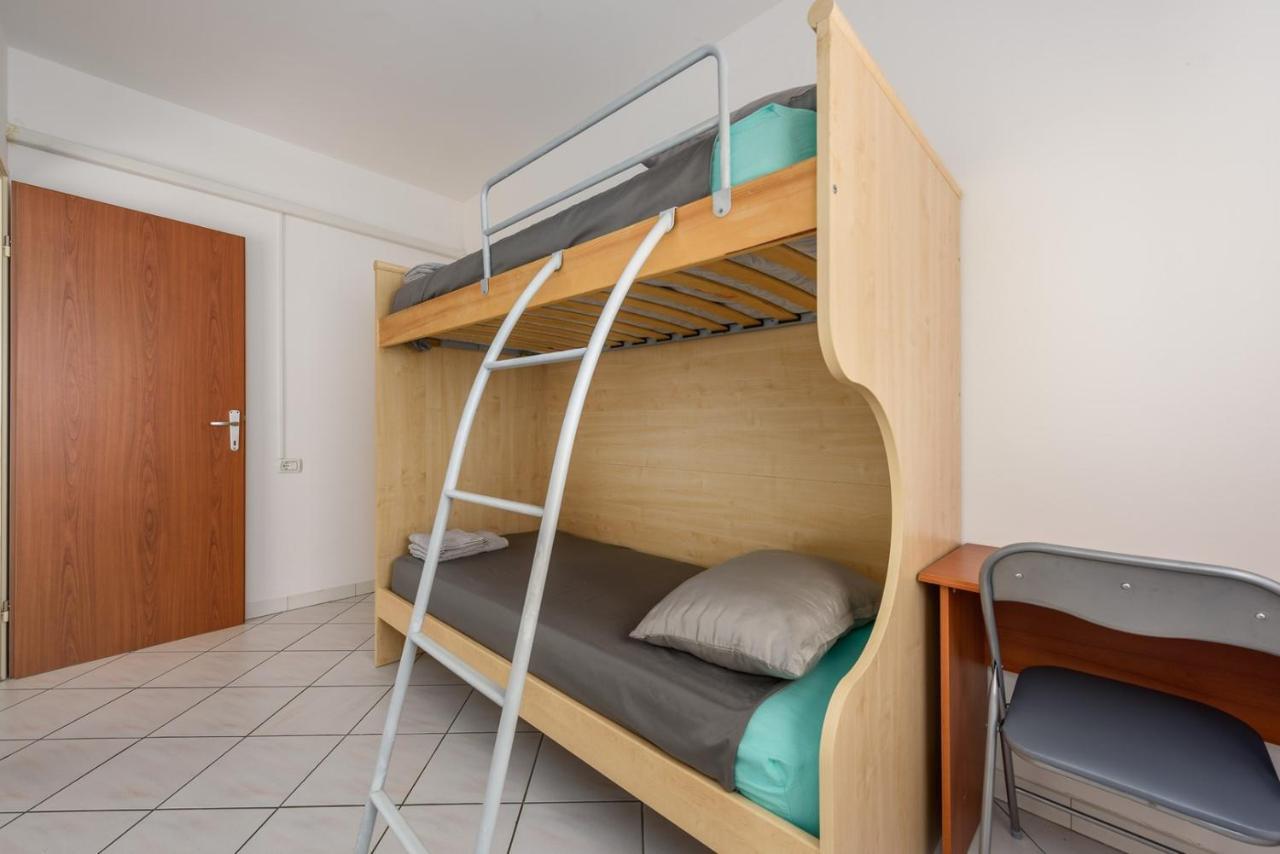 Lucrezia House With Apartments Lovrecica  Bagian luar foto