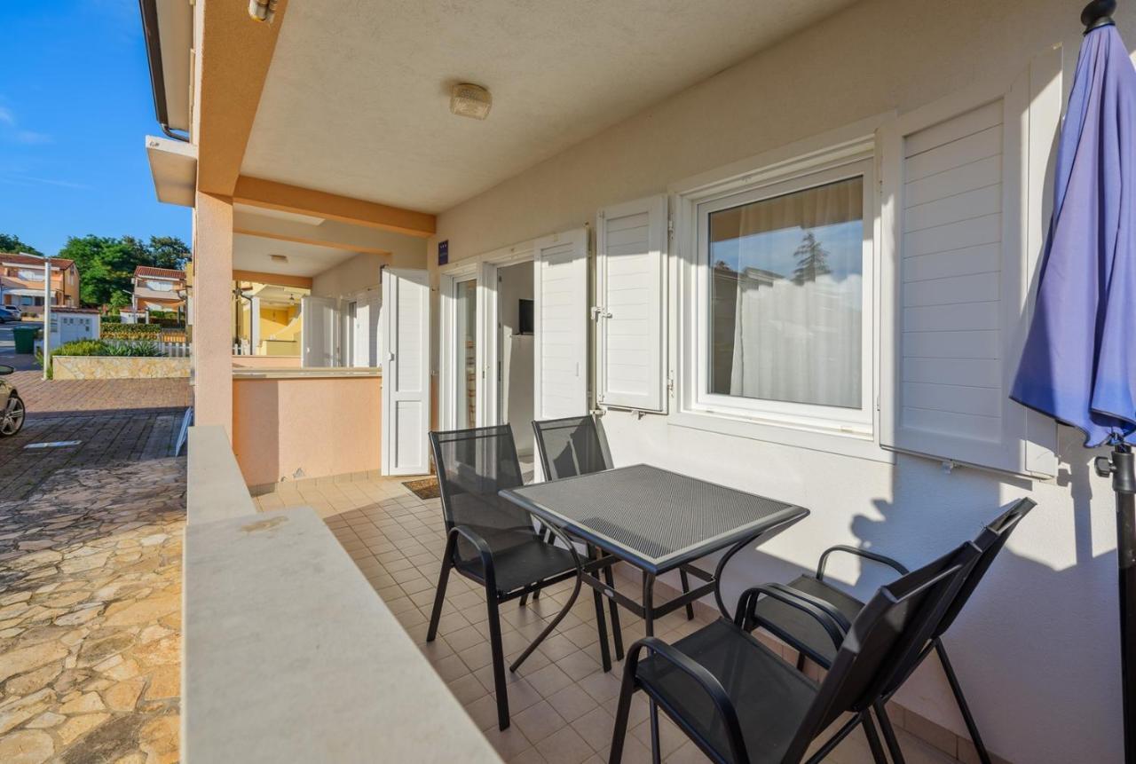 Lucrezia House With Apartments Lovrecica  Bagian luar foto