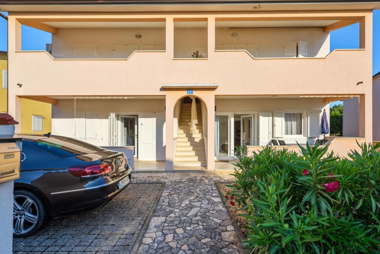 Lucrezia House With Apartments Lovrecica  Bagian luar foto