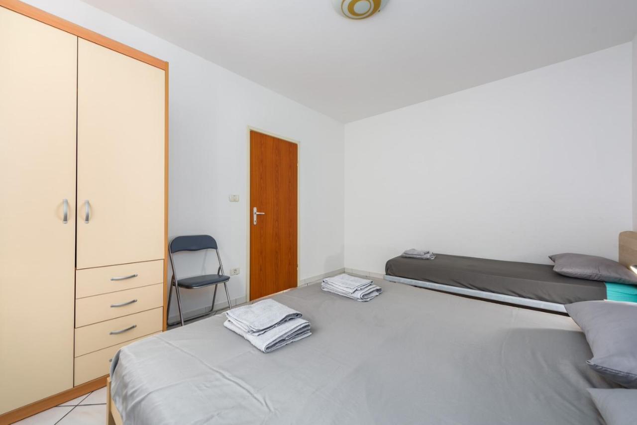 Lucrezia House With Apartments Lovrecica  Bagian luar foto
