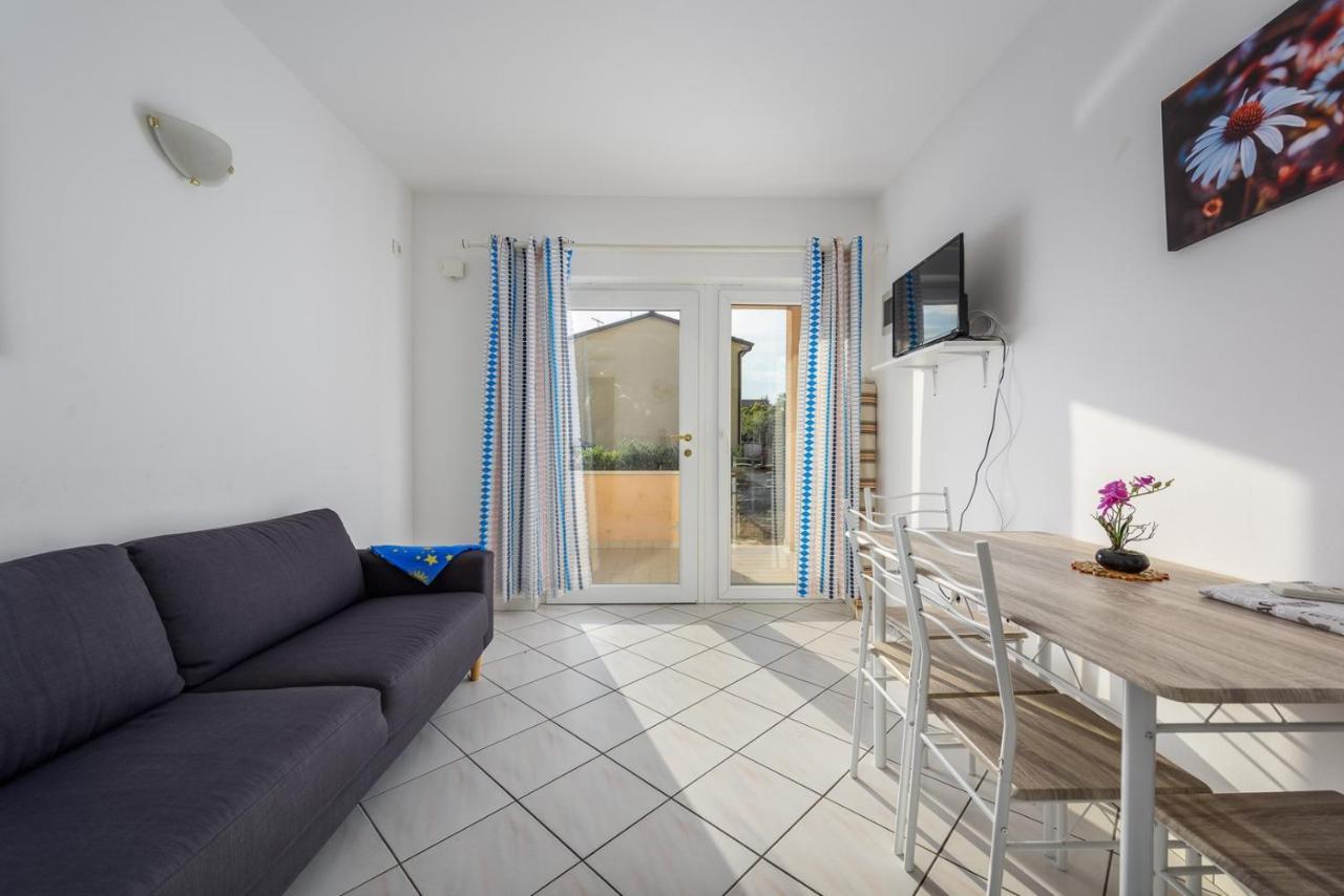 Lucrezia House With Apartments Lovrecica  Bagian luar foto