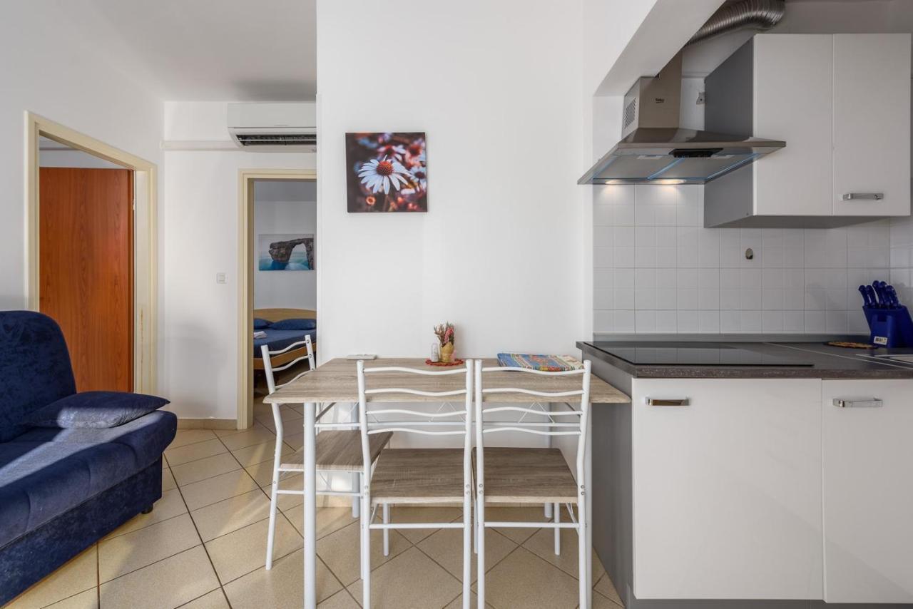 Lucrezia House With Apartments Lovrecica  Bagian luar foto