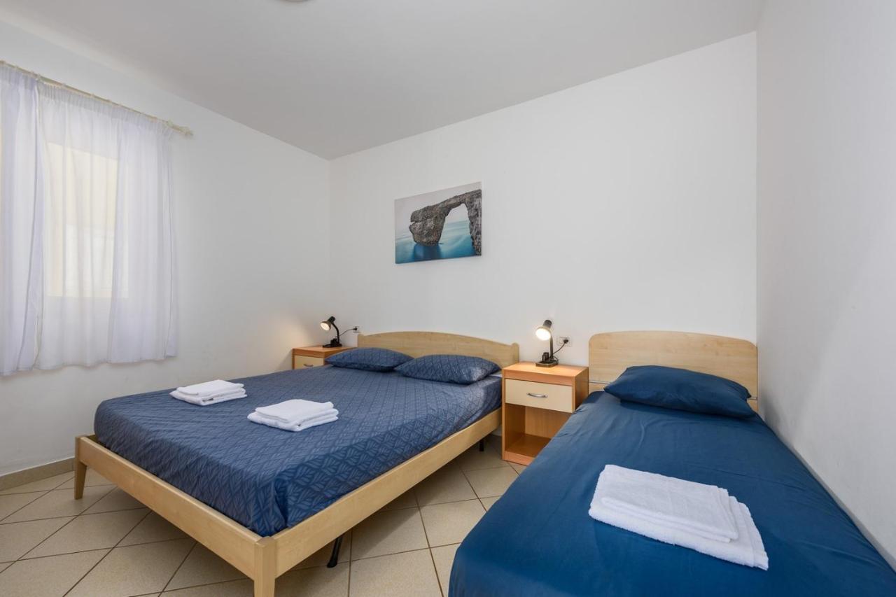 Lucrezia House With Apartments Lovrecica  Bagian luar foto