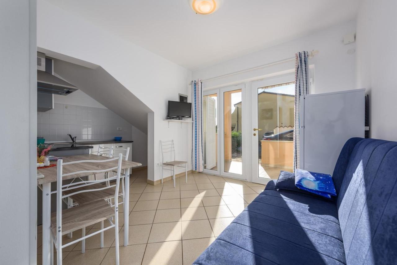 Lucrezia House With Apartments Lovrecica  Bagian luar foto